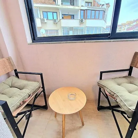 Flora Apartment *
